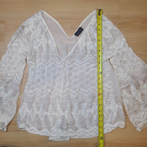 ASTR White Crochet Blouse Women Size Large - Picture 3 of 5